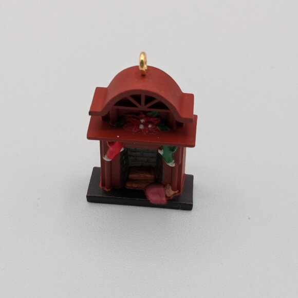 Hallmark Keepsake Ready for Santa 1997, Miniature Membership Exclusive Ornament - Picture 6 of 11